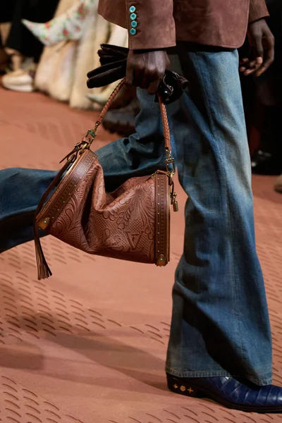 Look 50